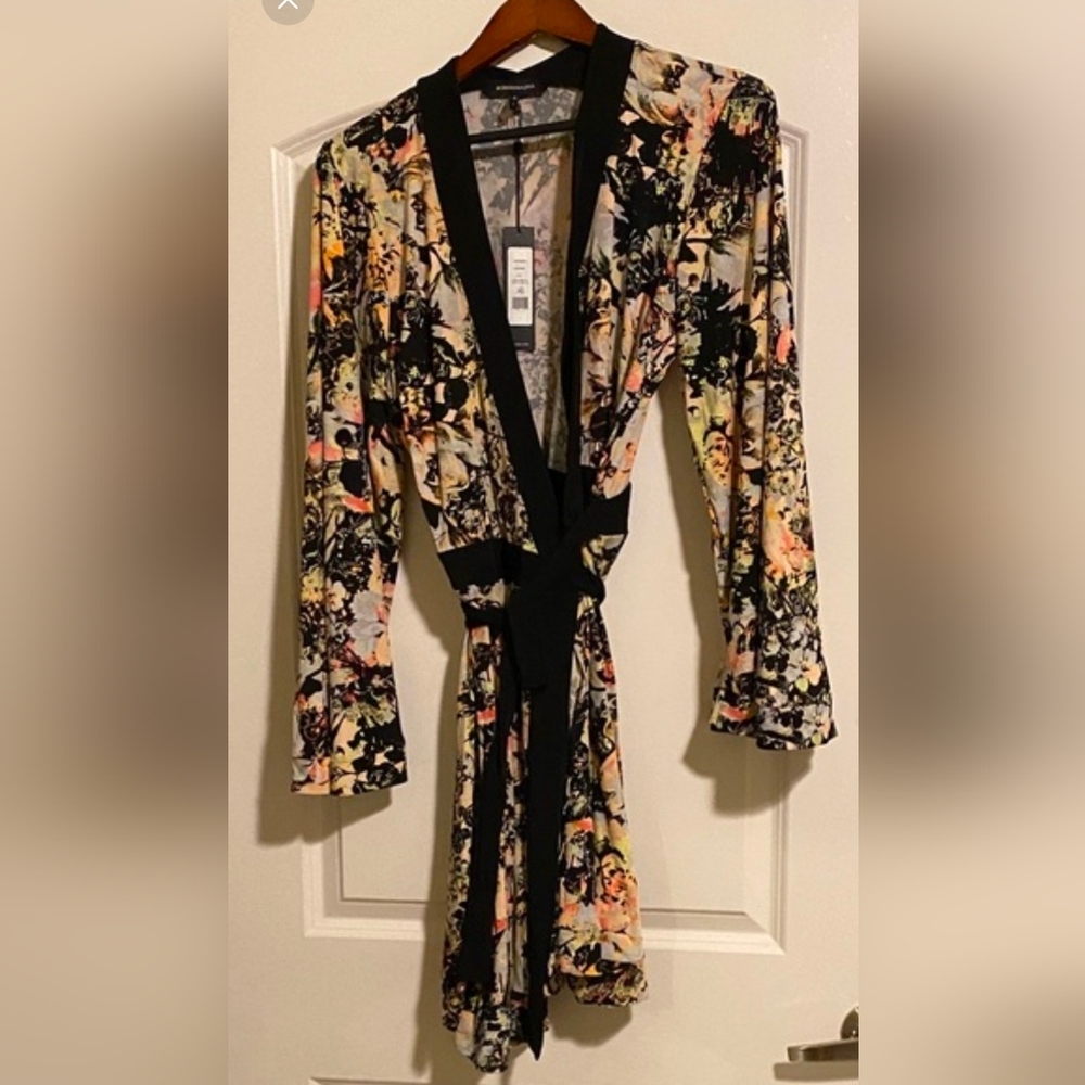 BCBG  Max Azarua Wrap Dress/komono Medium.